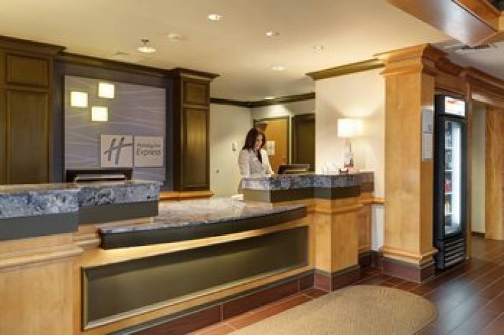 Holiday Inn Express & Suites WARWICK-PROVIDENCE (AIRPORT) 2