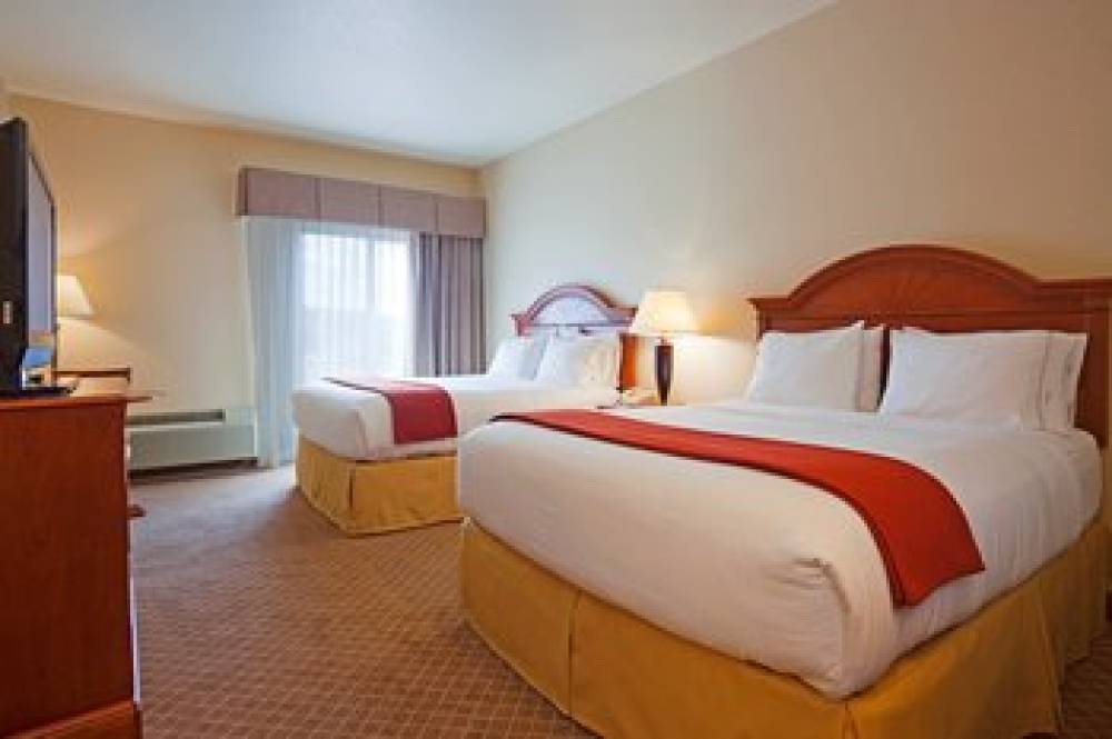 Holiday Inn Express & Suites WAUSAU 2