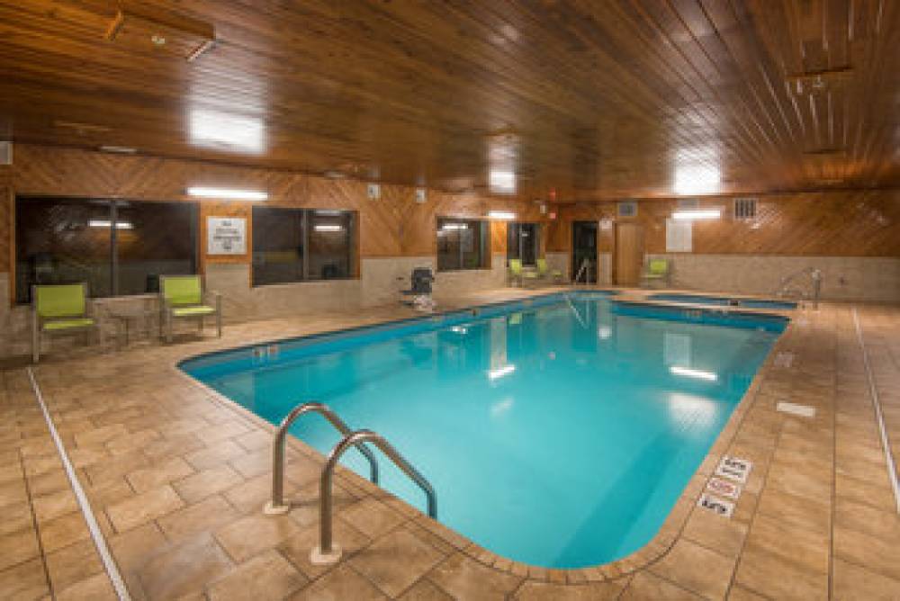 Holiday Inn Express & Suites WAUSEON 8