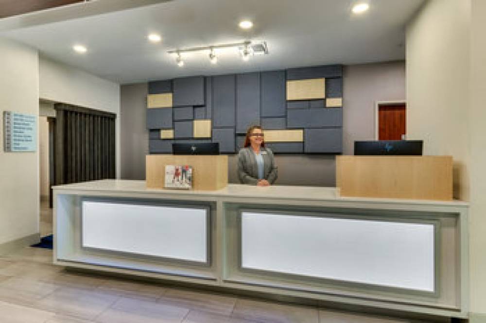 Holiday Inn Express & Suites WAXAHACHIE 7