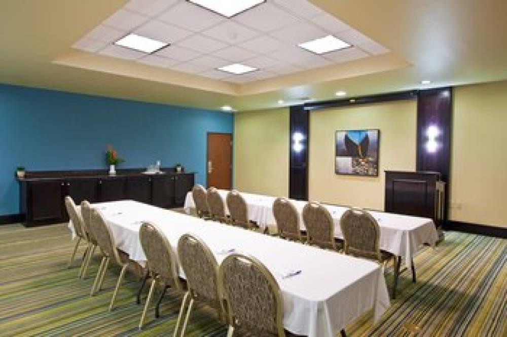 Holiday Inn Express & Suites WAYCROSS 5