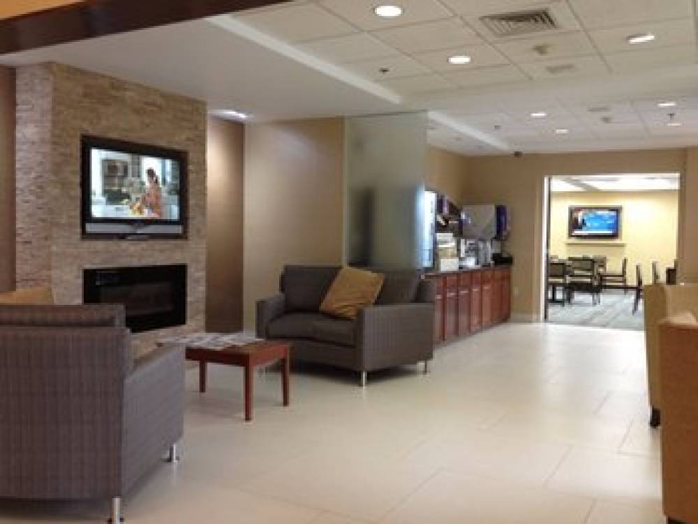 Holiday Inn Express & Suites WEST CHESTER 2