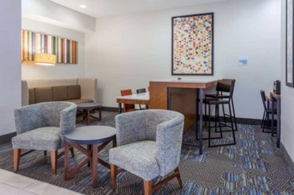 Holiday Inn Express & Suites WHITE HAVEN - POCONOS 3