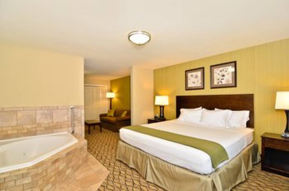 Holiday Inn Express & Suites WILLISTON 4