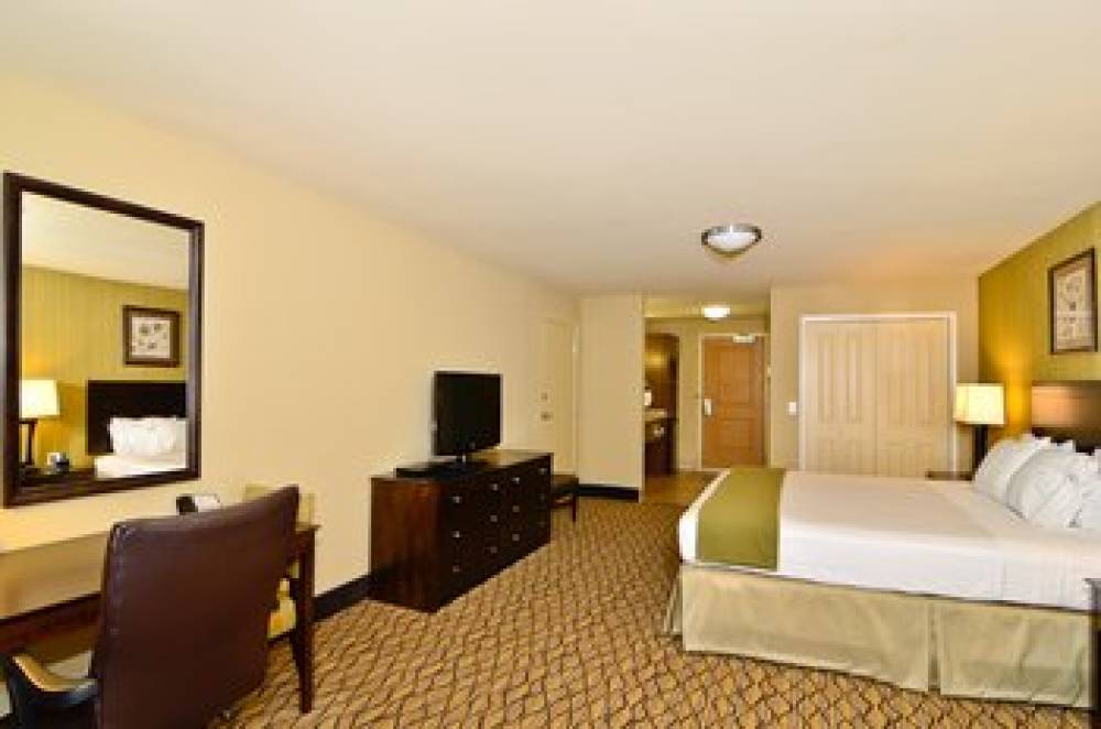 Holiday Inn Express & Suites WILLISTON 5