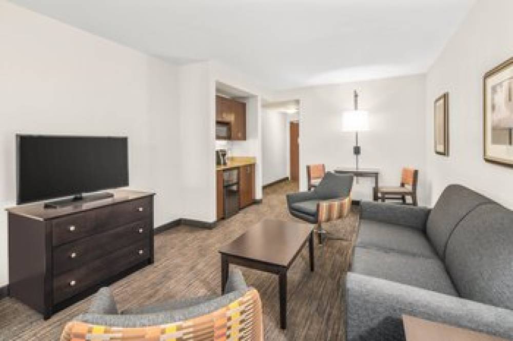 Holiday Inn Express & Suites WILMINGTON-NEWARK 9