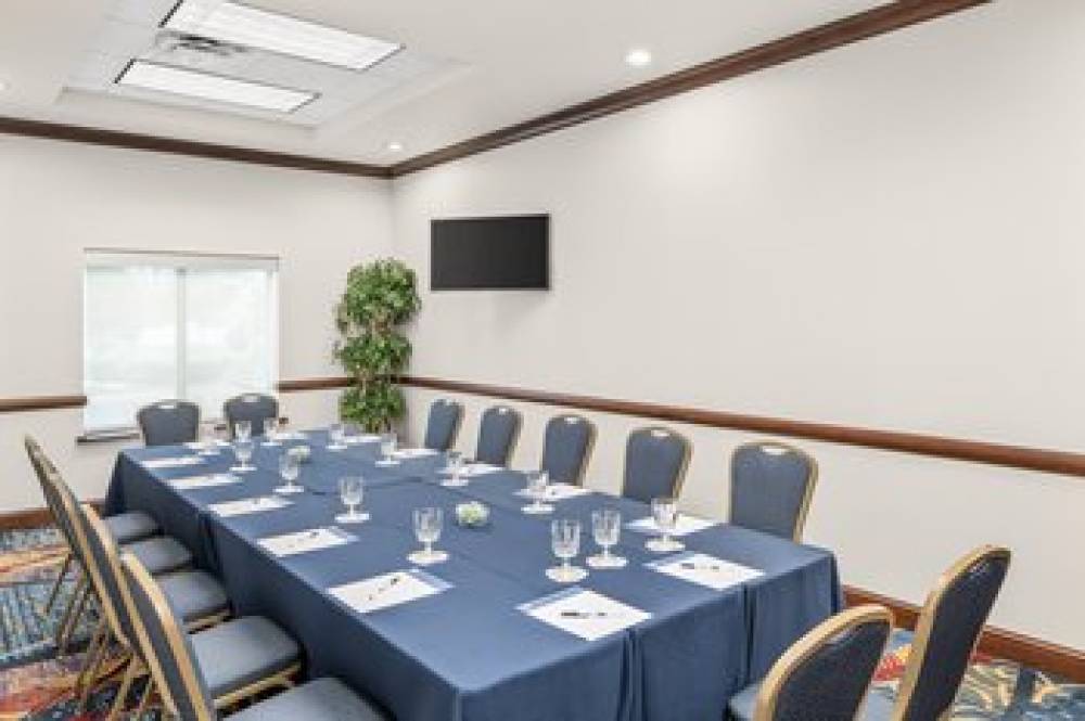 Holiday Inn Express & Suites WILMINGTON-NEWARK 10