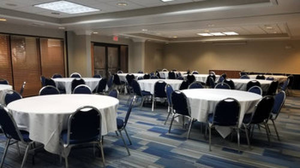 Holiday Inn Express & Suites WILMINGTON-UNIVERSITY CTR 10