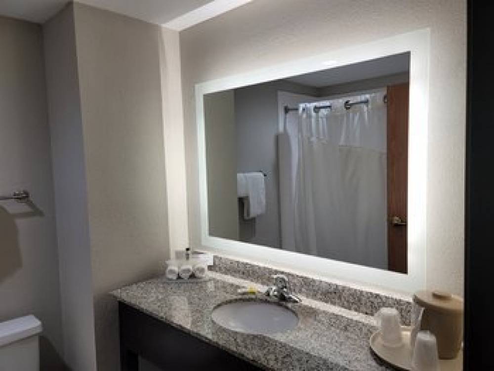 Holiday Inn Express & Suites WILSON-DOWNTOWN 3