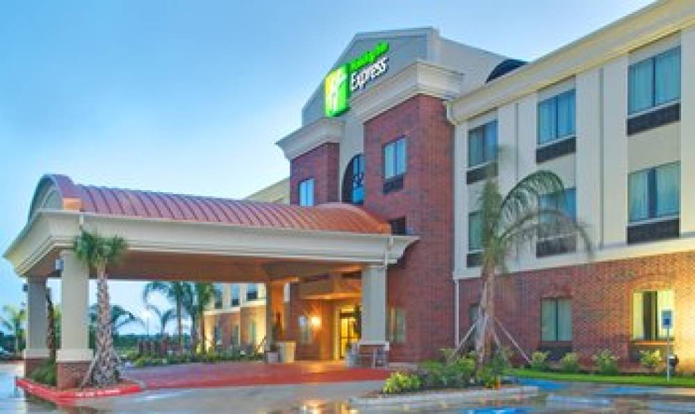 Holiday Inn Express & Suites WINNIE 1