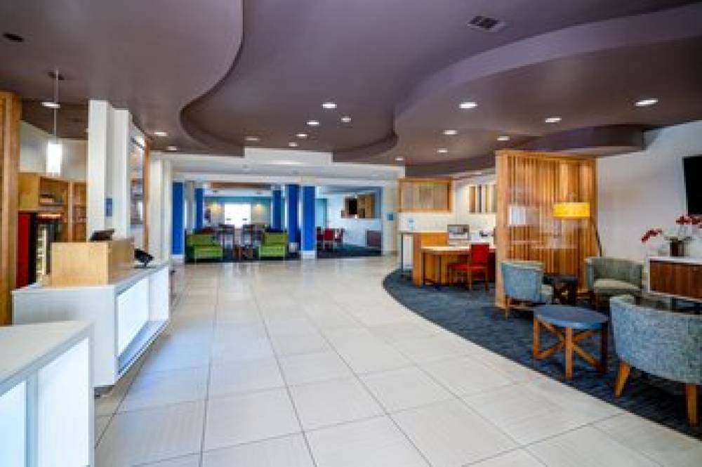 Holiday Inn Express & Suites WINONA NORTH 9