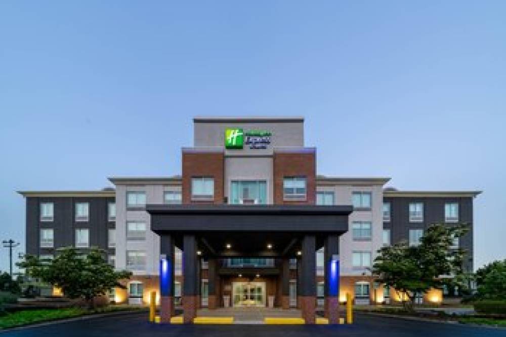 Holiday Inn Express & Suites WOODBRIDGE 1