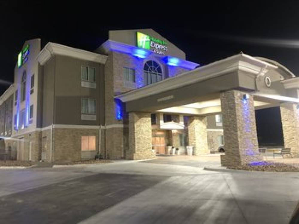 Holiday Inn Express & Suites WOODWARD HWY 270 1