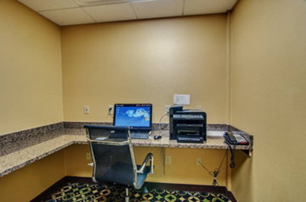 Holiday Inn Express & Suites WYTHEVILLE 2