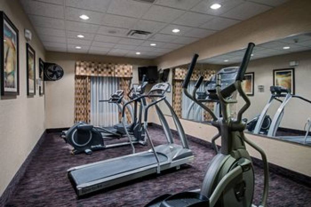 Holiday Inn Express & Suites YOUNGSTOWN N (WARREN/NILES) 8