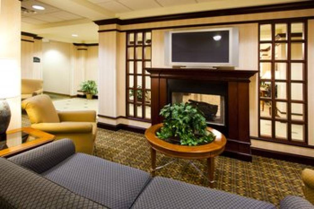 Holiday Inn Express SYRACUSE AIRPORT 6