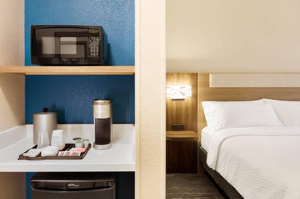 Holiday Inn Express TOLEDO NORTH 8