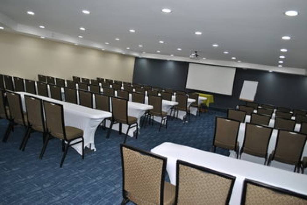 Holiday Inn Express TOLUCA 7