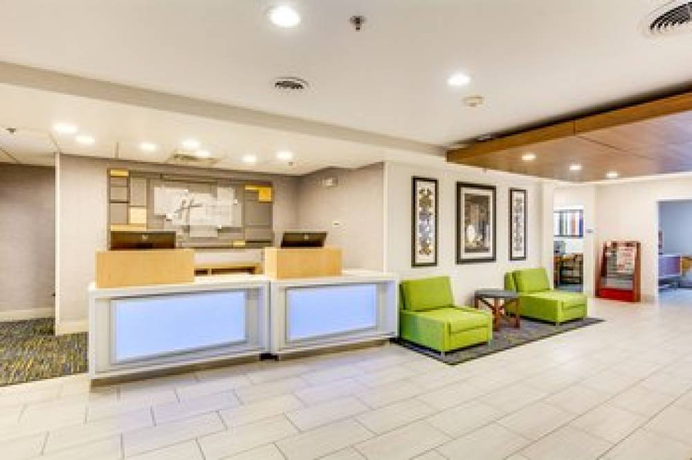 Holiday Inn Express VINCENNES 4