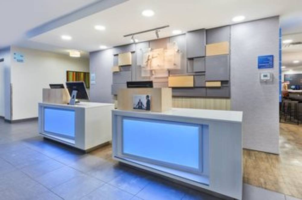 Holiday Inn Express WINNIPEG AIRPORT - POLO PARK 1