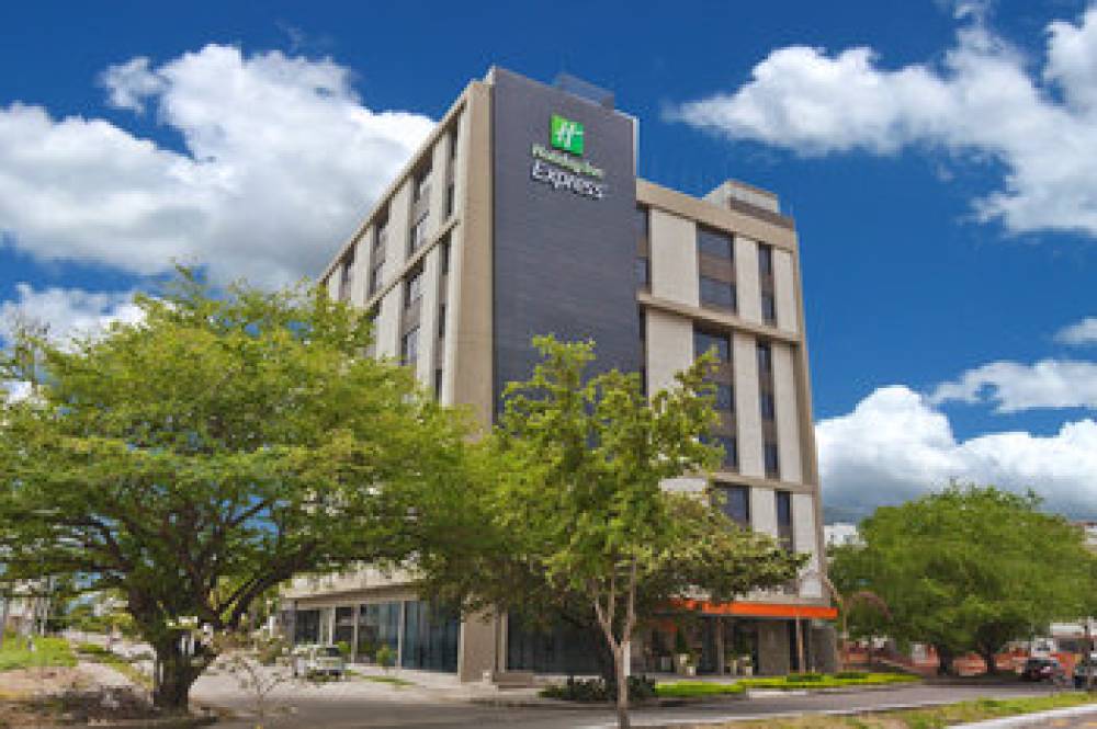 HOLIDAY INN EXPRESS YOPAL 1