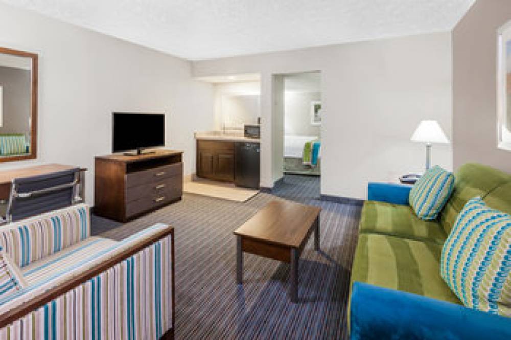 HOLIDAY INN HOTEL STES NORTH 6