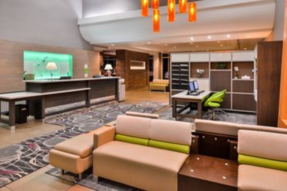 Holiday Inn KANSAS CITY AIRPORT 6