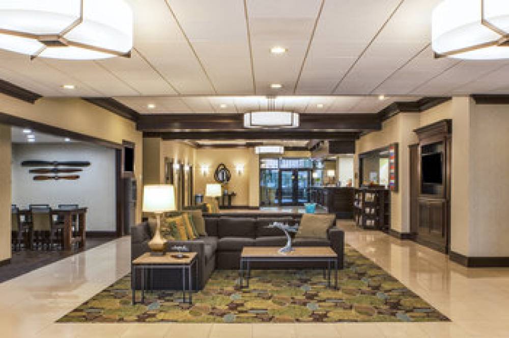 Holiday Inn NATIONAL AIRPORT/CRYSTAL CITY 6