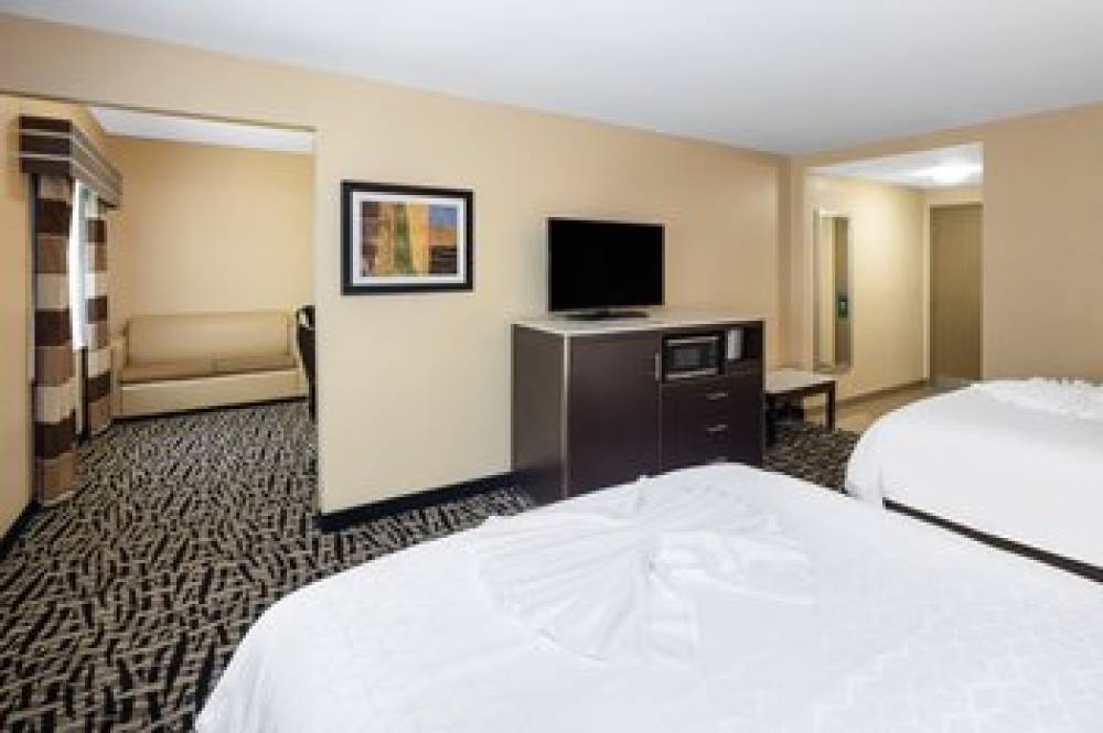 HOLIDAY INN POUGHKEEPSIE 10