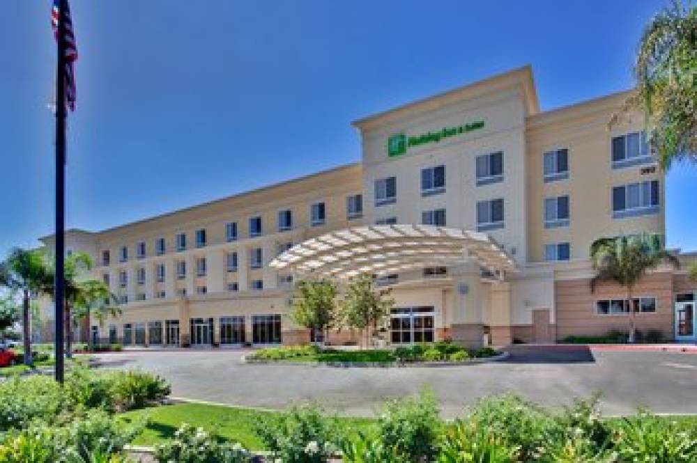 Holiday Inn Stes Bakersfield N