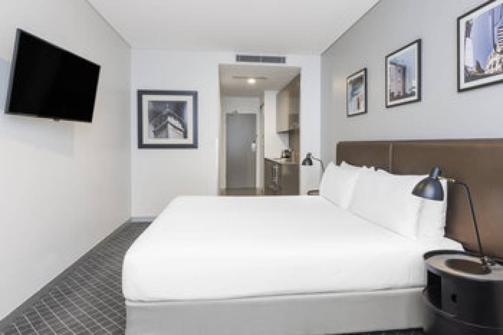 HOLIDAY INN SUITES BONDI JUNCTION 9