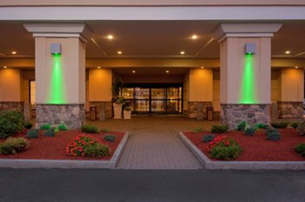 Holiday Inn & Suites BOSTON-PEABODY 3