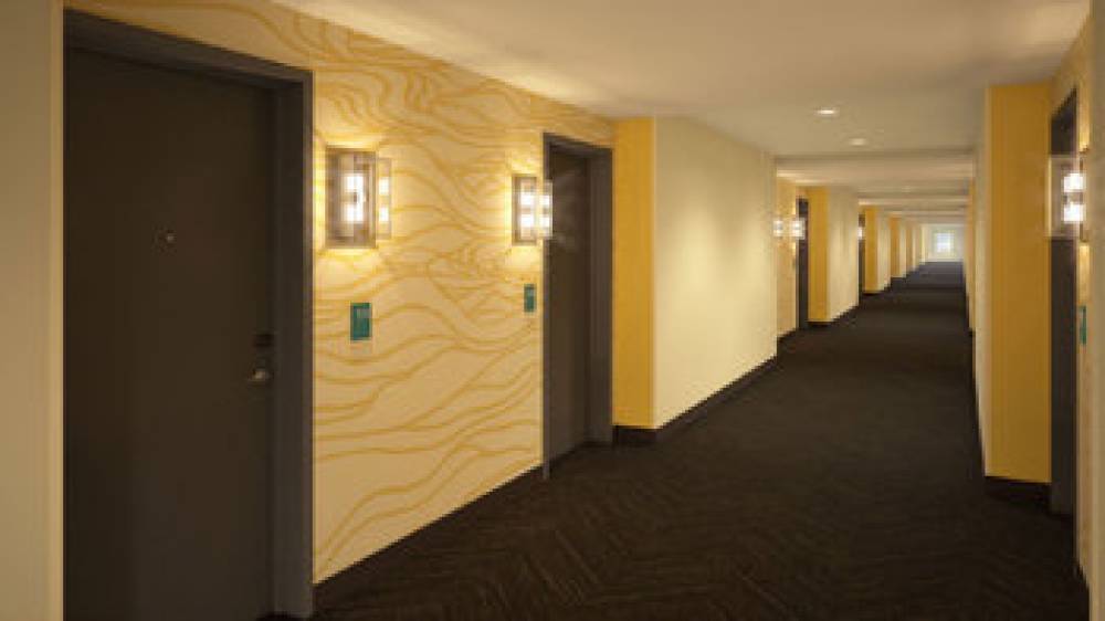 Holiday Inn & Suites CEDAR FALLS-WATERLOO EVENT CTR 3