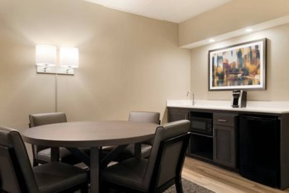 Holiday Inn & Suites COUNCIL BLUFFS-I-29 4