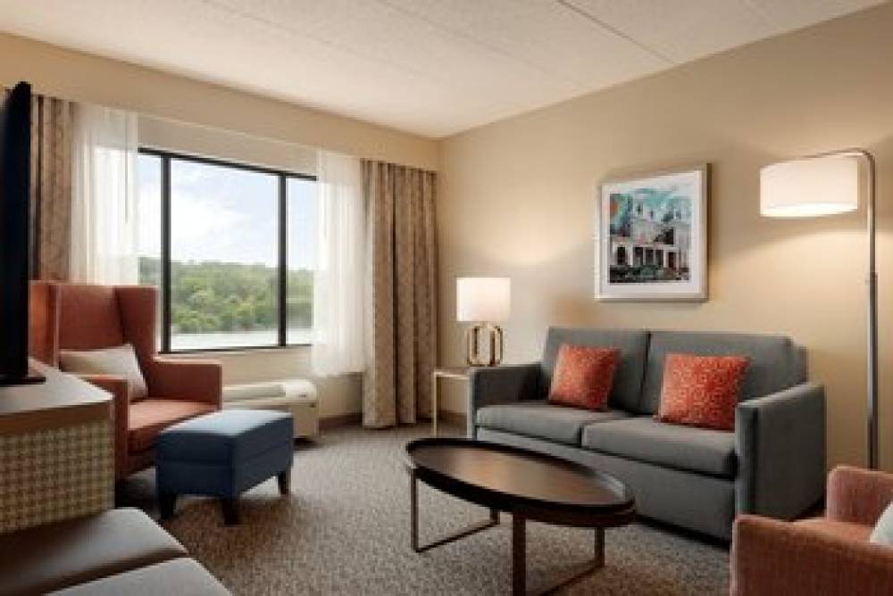 Holiday Inn & Suites COUNCIL BLUFFS-I-29 6