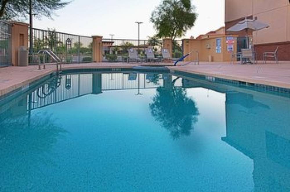 Holiday Inn & Suites GOODYEAR - WEST PHOENIX AREA 3