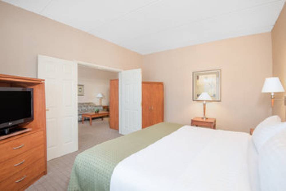 Holiday Inn & Suites GOODYEAR - WEST PHOENIX AREA 4