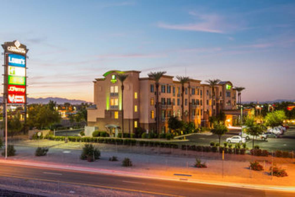 Holiday Inn & Suites GOODYEAR - WEST PHOENIX AREA 7