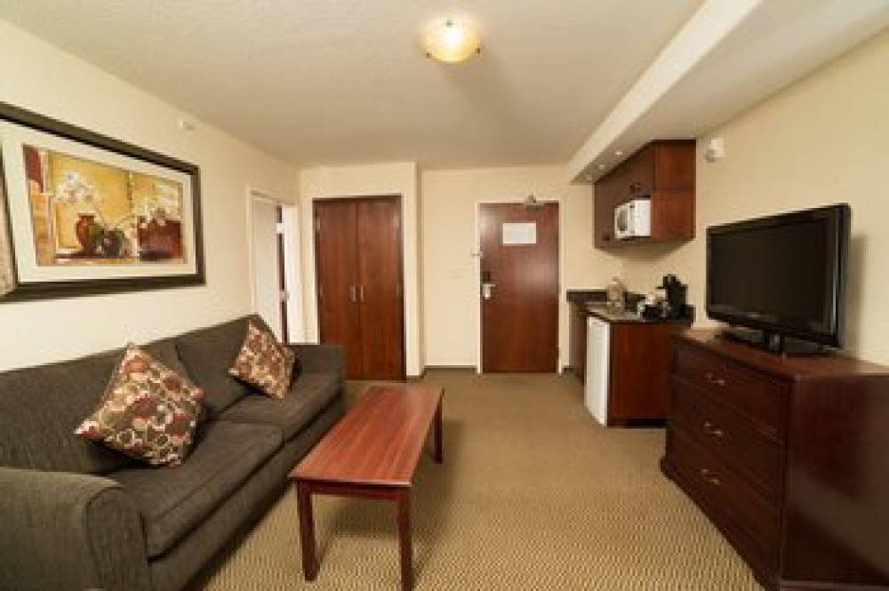 Holiday Inn & Suites LLOYDMINSTER 8