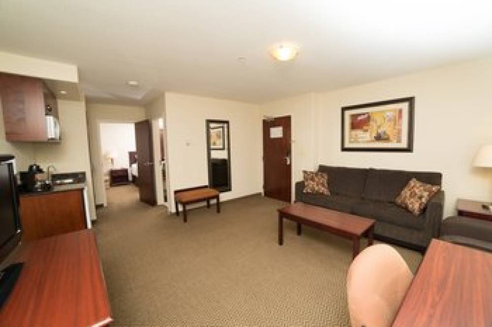 Holiday Inn & Suites LLOYDMINSTER 7