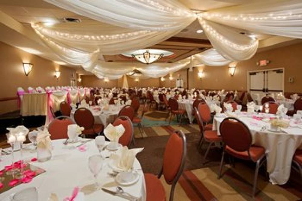 Holiday Inn & Suites MINNEAPOLIS - LAKEVILLE 8