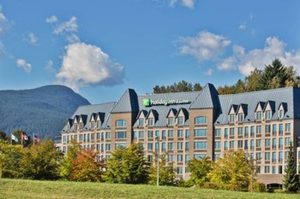 Holiday Inn & Suites NORTH VANCOUVER 1