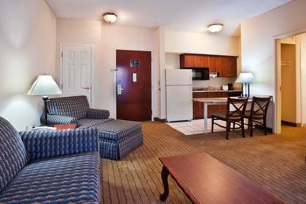 Holiday Inn & Suites PEACHTREE CITY 2