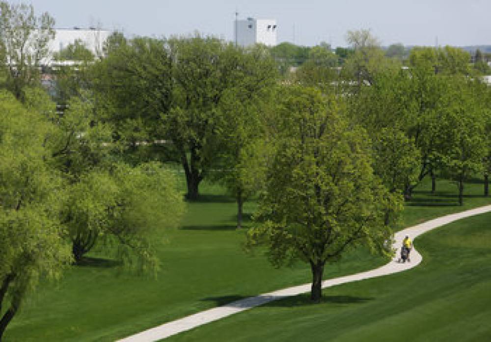 Holiday Inn & Suites SIOUX FALLS - AIRPORT 8