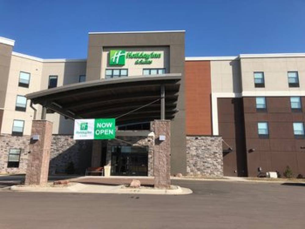 Holiday Inn & Suites SIOUX FALLS - AIRPORT 2