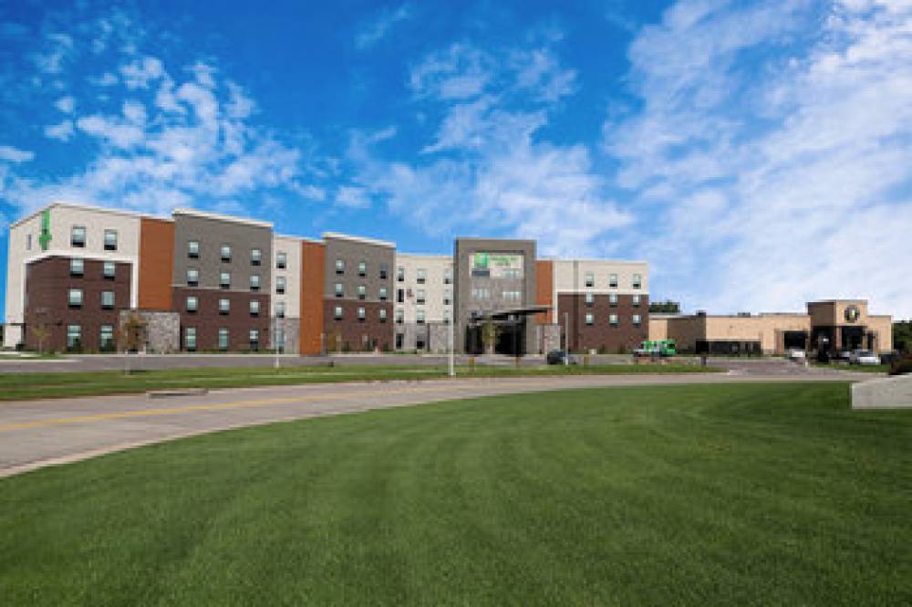 Holiday Inn & Suites SIOUX FALLS - AIRPORT 1