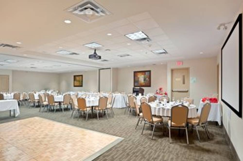 Holiday Inn & Suites SURREY EAST - CLOVERDALE 6