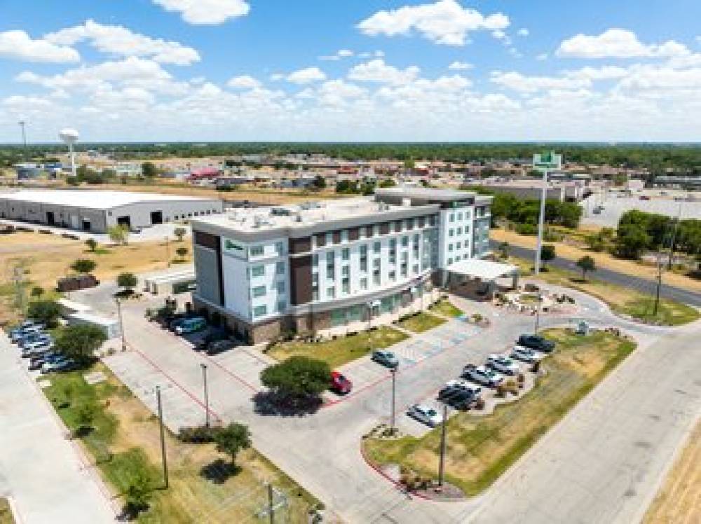 Holiday Inn & Suites WACO NORTHWEST 1