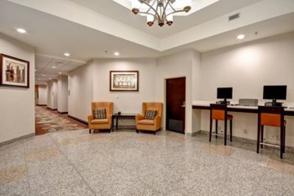 Holiday Inn & Suites WINDSOR (AMBASSADOR BRIDGE) 9