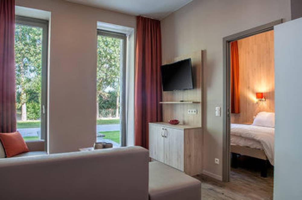 HOLIDAY SUITES WESTENDE 9